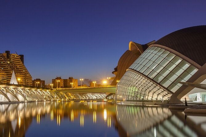 3 Hours Valencia City Bike Tour With a Tasty Surprise - Small Group Experience