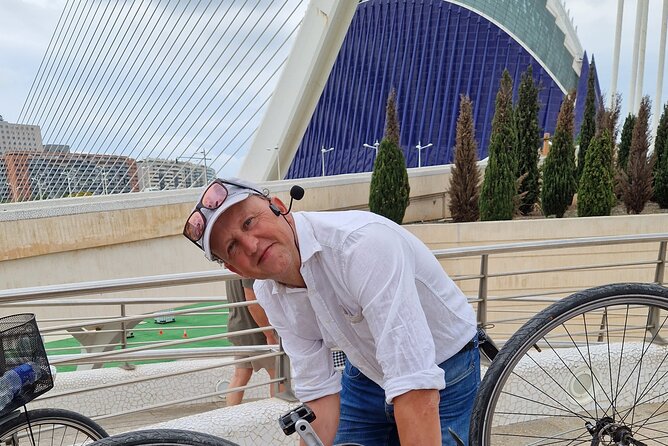 3 Hours Valencia City Bike Tour With a Tasty Surprise - Bike Rental and Surprise Snack