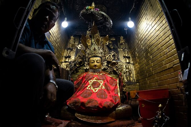 3 Hours Walking Tour at Swayambhunath - Neighborhood Exploration