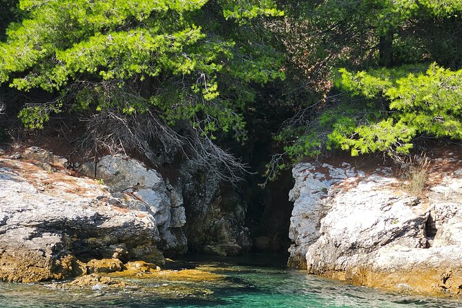 3 Islands Boat and Snorkeling Tour With Fruits and Prosecco - Positive Traveler Experiences