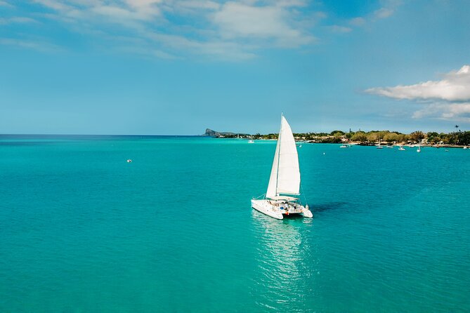 3 North Islands Catamaran Cruise With Lunch & Drinks on Island. - Meeting Point and Transportation