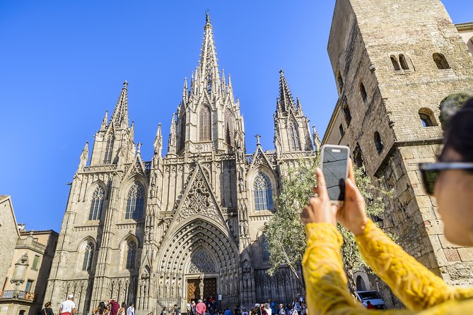 360ª Barcelona: Old Town, Helicopter & Sailing Small Group Tour - Panoramic Helicopter Flight