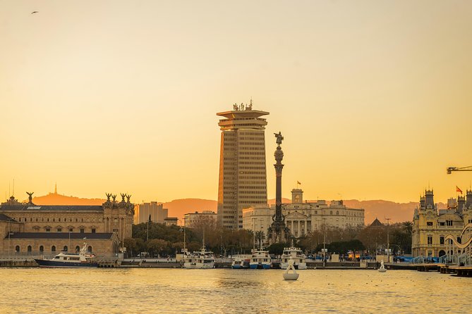 360ª Barcelona: Old Town, Helicopter & Sailing Small Group Tour - Boat Tour of the Shoreline