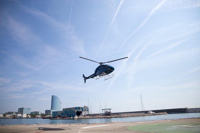 360ª Barcelona: Old Town, Helicopter & Sailing Small Group Tour - Tour Logistics and Considerations
