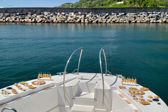 3bahias 2 Countries From San Sebastian to France, Lunch Included - Hosts and Experience