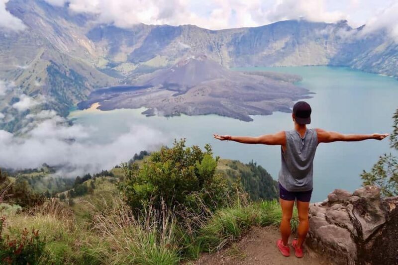 3d/2n trekking mount rinjani summit lake & hot springs - Key Points