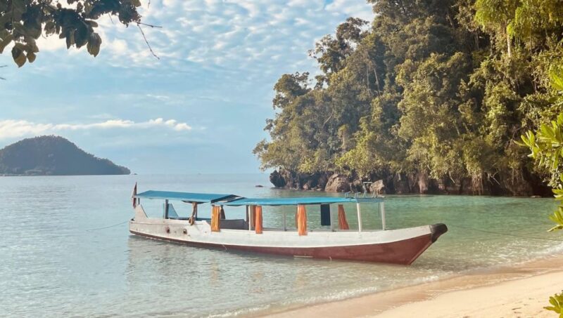 3D2N Labengki-Sombori Island: Private Tour From Kendari - Kimaboe Hill and Teluk Cinta