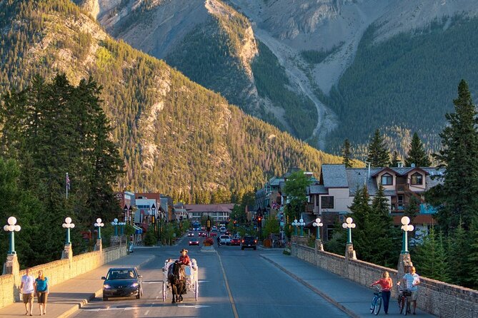3Day Rockies Tour-Jasper+ Banff+ Icefield+ JohnstonCanyon+ 3Lakes - Banff Adventure