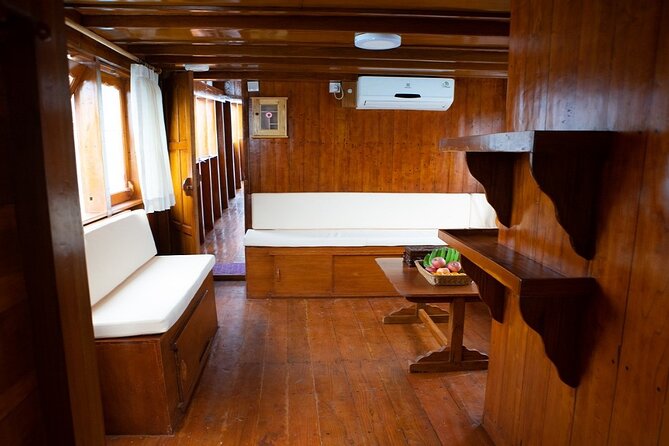 3DAYS Komodo Tour by Private Boat for 4 Pax - Booking and Confirmation