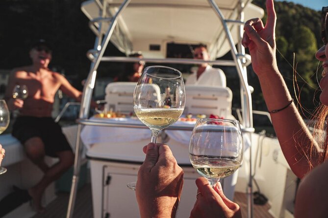 3H Hour Private Cruise on Lake Como by Motorboat 6 PAX - Availability