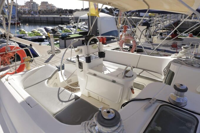 3h Whale Watching Share Tour Beneteau Oceanis 440 - What to Bring