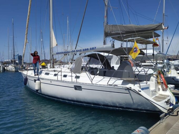 3h Whale Watching Share Tour Beneteau Oceanis 440 - Features and Amenities