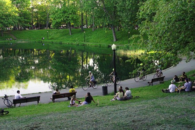 3Hr Montreal Architecture Bike Tour with regular or E-bikes Beer & wine included - Pricing and Overall Value