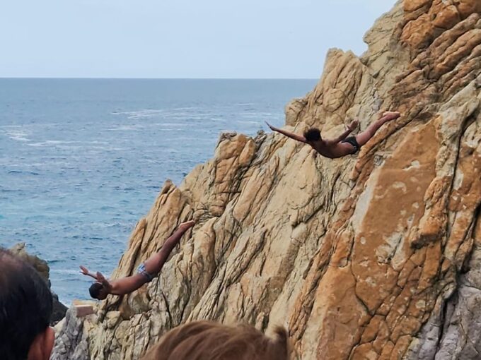 4-6HR ACAPULCO FUN DAY WITH DIVERS SHOW, LUNCH BEACH FRONT - Cliff Divers Show