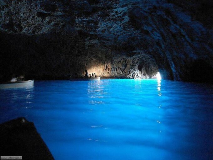 4-Day Amalfi Coast Experience From Naples - Cabin and Facilities Details