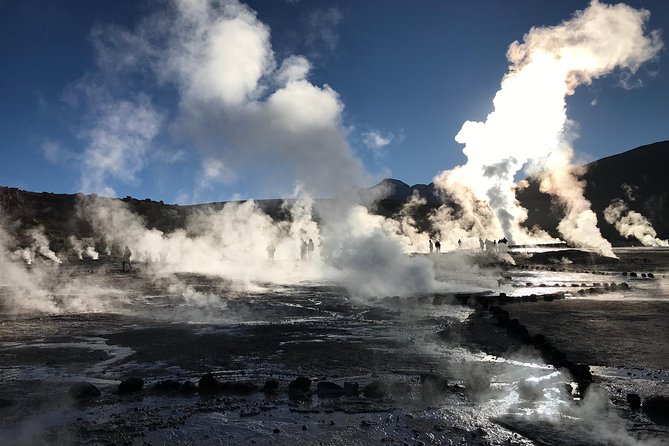 4-Day Best of Atacama: Moon Valley, Tatio Geysers and Altiplanic Lagoons - Visiting the Tatio Geysers