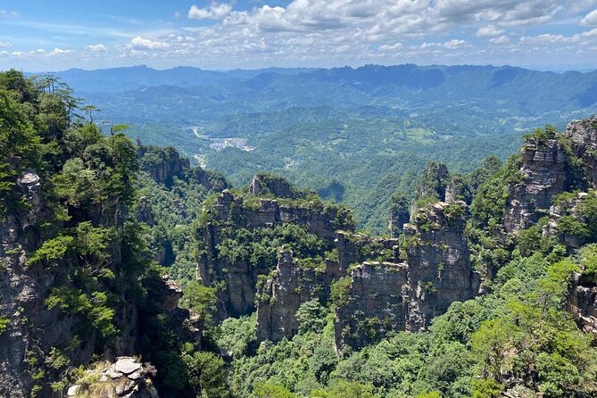 4 Day Private Tour to Zhangjiajie Natural Mountain Majesty - Knowledgeable English-speaking Tour Guides