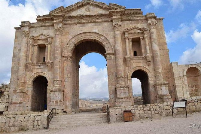 4-Day Tour From Amman: Amman, Nebo, Jerash, Petra, Wadi Rum and Dead Sea - Exploring the Ancient City of Petra