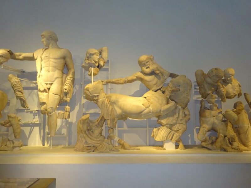 4-Day Tour of Mycenae, Epidaurus, Olympia, Delphi & Meteora - Key Points