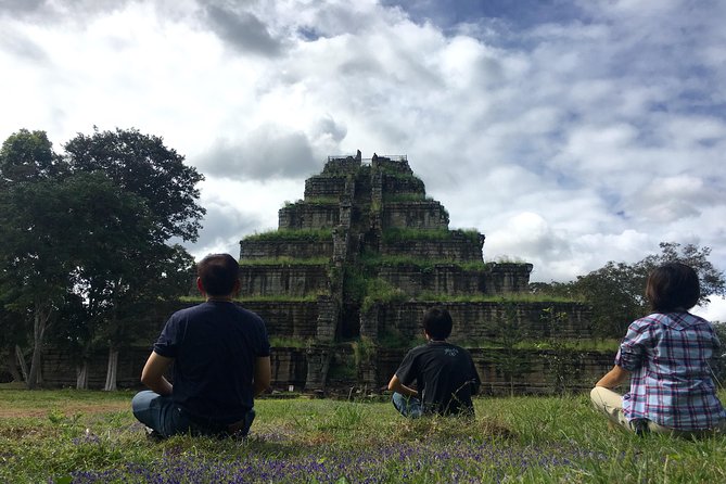 4-Day Tour:Discover Temples of Angkor, Koh Ker, Beng Mealea & Tonle Sap - Visiting Angkor Wat