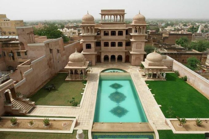 4 Days: Discover Jaipur, Pushkar, and Mandawa From Delhi - Exploring the Pink City