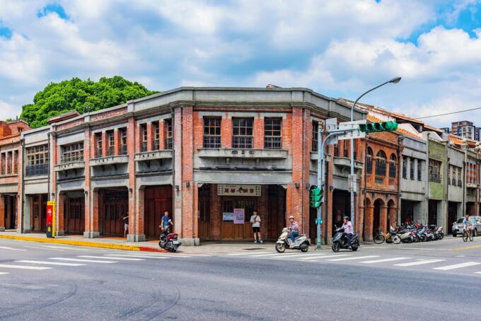 4 Days Private Tour Taipei, Jiufen, Sun Moon Lake & Taichung - Frequently Asked Questions