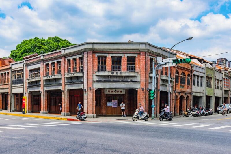 4 Days Private Tour Taipei, Jiufen, Sun Moon Lake & Taichung - Important Information