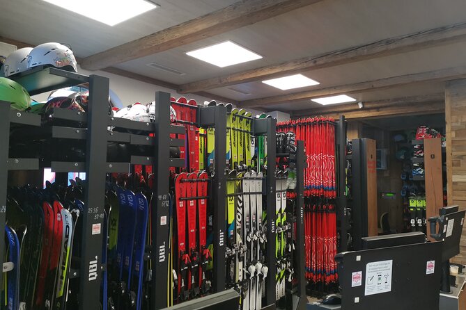 4 Days Ski or Snowboard Equipment Rental in Borovets - Meeting Point and Shop Location