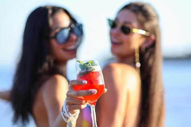 4 Hour Day Party at Beach Clubs in Mykonos - Positive Guest Feedback