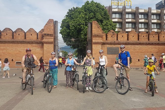 4-Hour Evening Bike Tour of Old City Chiang Mai - Customer Feedback