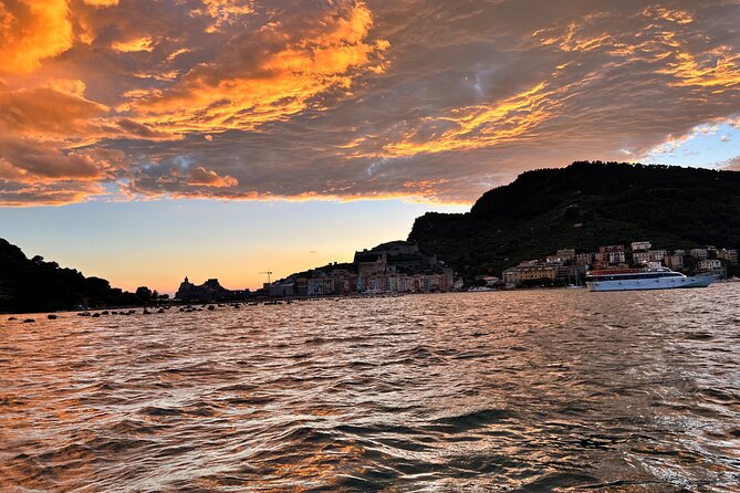 4-Hour Guided Boat Tour With Aperitif at Sunset in Spezia - Key Points