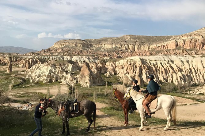 4-Hour-Horsebackriding-Tour Through Cappadocia - Professional Guide