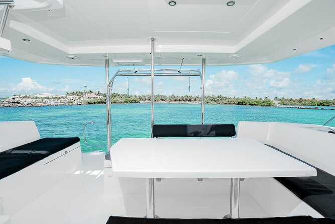 4-Hour Private 40 Luxury Catamaran Tour With Food, Open Bar & Snorkeling - Onboard Amenities and Inclusions