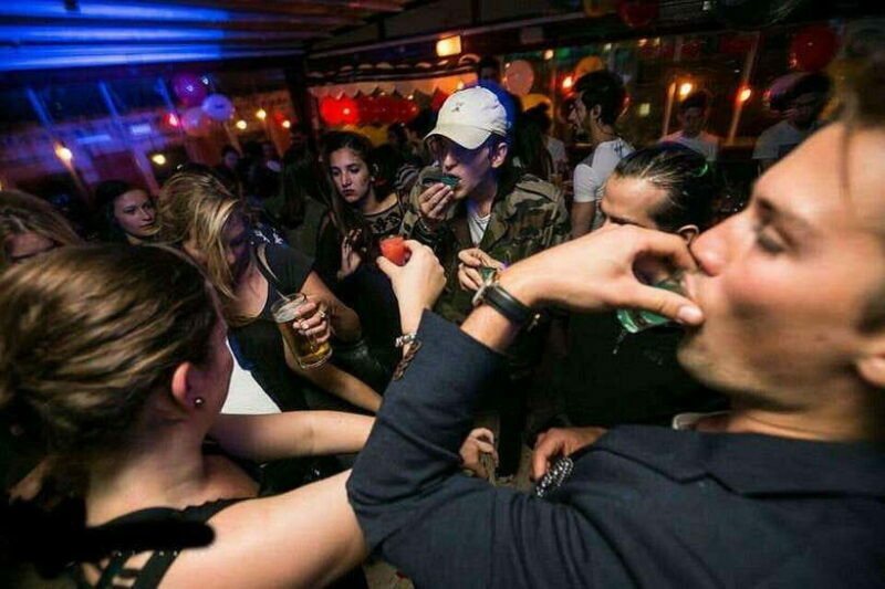 4-Hour Shanghai Pub Crawl (bars & nightclub hopping) - Authenticity and Social Vibe