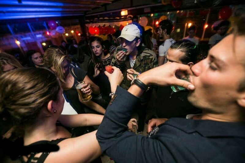4-Hour Shanghai Pub Crawl (bars & nightclub hopping) - Who Should Consider This Tour?