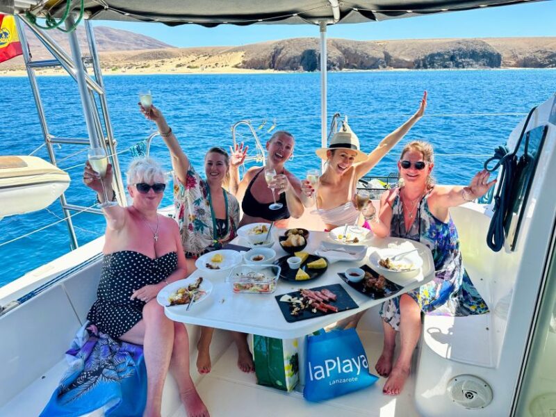 4 Hour Shared Sailing to Papagayo Beaches (12people Max) - Vessel and Capacity