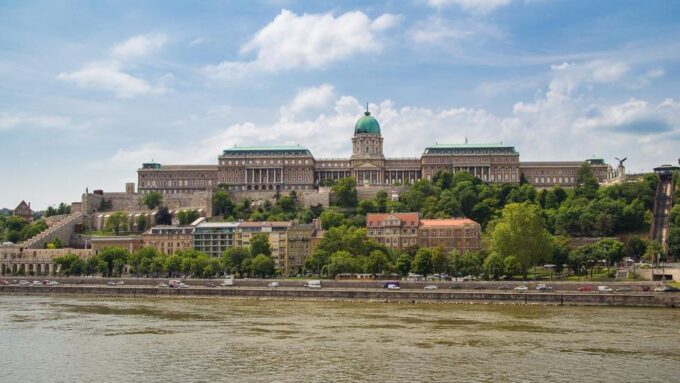 4 Hour the Treasures of Budapest Private Walking Tour - Customized Experience