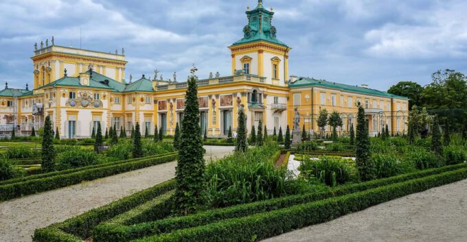4-hour: Warsaw Uprising Museum & Wilanow Palace/inc.Pick-up/ - Private or Small Group Options