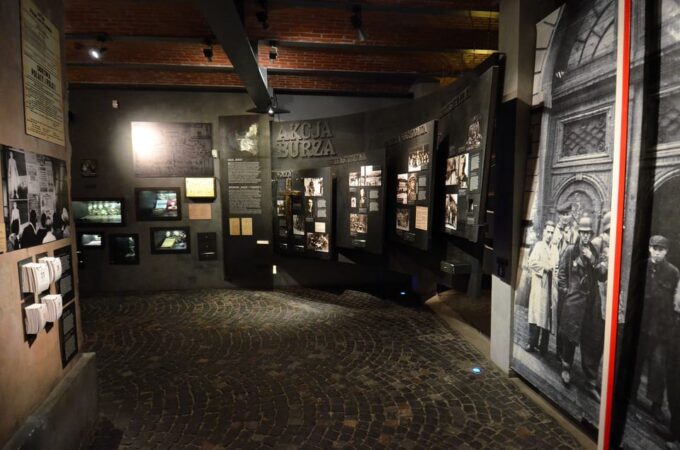 4-hour: Warsaw Uprising Museum & Wilanow Palace/inc.Pick-up/ - Frequently Asked Questions