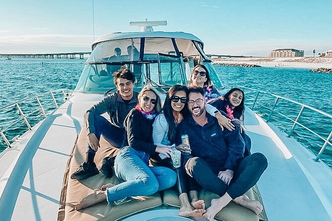 4 Hours Happy Hour Cruise - Boat and Amenities