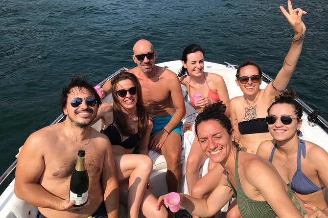 4 Hours Private Boat Tour in Lake Como With Captain - Onboard Amenities