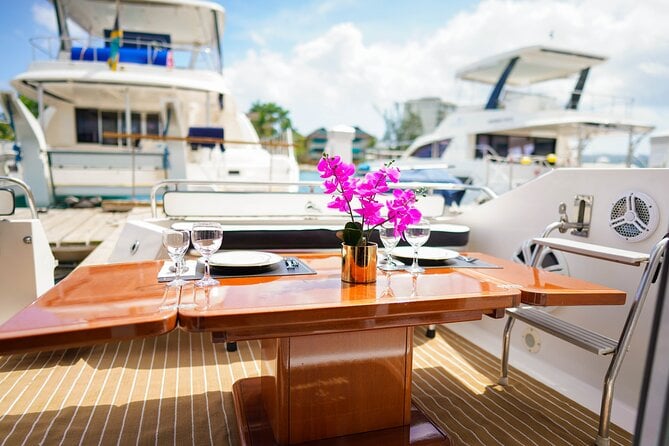 4-Hours Private Luxurious Yacht Snorkelling and Paddle Surf - Pricing and Group Size