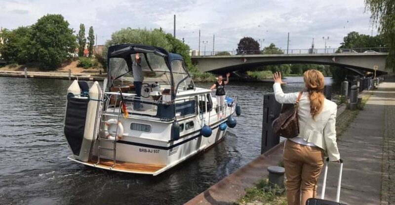 4 Hours Private Romantic River Boat Cruise With Wine - Experience Highlights