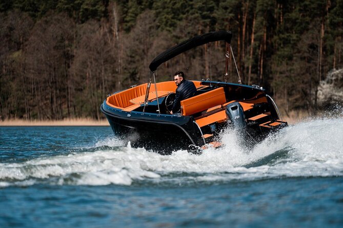 4 Hours Private SuBacco Lake Como Boat Tour - Boat Features