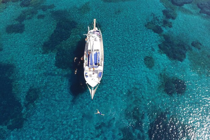 4 Hours Swimming Cruise on Athens Little Islands - Enjoying the Comfortable Amenities