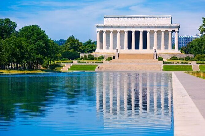 4-Hr DC Monuments Small Group Sightseeing Guided Tour - The Experience: What It Feels Like to Join