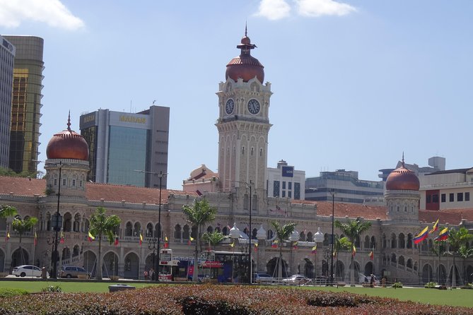 4 in 1 Tour Kuala Lumpur City Highlights Batu Caves Little India and Chinatown - Uncovering Chinatown