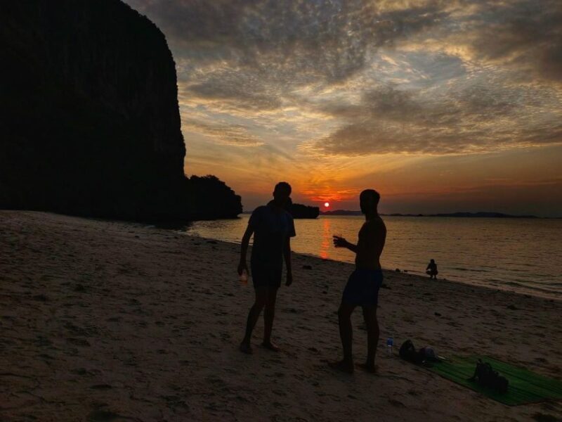 4 Island Sunset Private Luxury Vintage Boat - Key Points