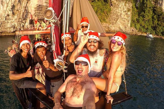 4 Island Sunset Snorkeling Cruise + Bioluminescent Night Snorkel - Thai Buffet Dinner