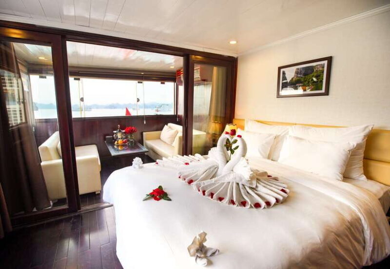 4-star Halong Paloma Cruise 2D1N Trip - Accessibility and Group Size